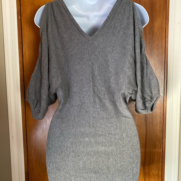 Cold shoulder tunic - Picture 3 of 4
